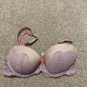 ✨✨Bundle 2 or more for a great discount!! ✨✨ VS purple and pink lace bra